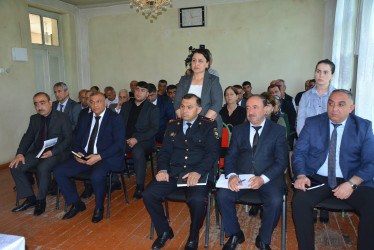 İcra Hakimiyyətinin başçısı Kürdəmiş kəndində vətəndaşlarla növbəti səyyar qəbul keçirib