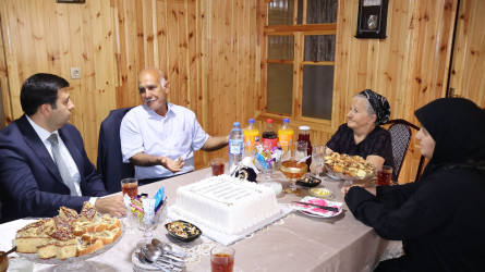 Göyçay Rayon İcra Hakimiyyətinin başçısı Orxan Mürsəlov şəhid Zakir Nəcəfovun  atası Tahir Nəcəfovu 75 illik yubileyi münasibətilə təbrik edib, uzun ömür və cansağlığı arzulayıb