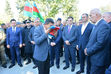 Birinci Qarabağ müharibəsində itkin düşmüş və şəxsiyyəti müəyyənləşdirilən şəhid Piriyev İsmət Medal oğlunun nəşi torpağa tapşırılıb