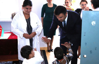 Göyçay Rayon İcra Hakimiyyətinin başçısı Orxan Mürsəlov şəhər 2 nömrəli və 11 nömrəli uşaq bağçalarında olub