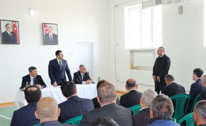 Rayon İcra Hakimiyyətinin başçısı Orxan Mürsəlov Şəkili kənd sakinləri ilə səyyar qəbul keçirib