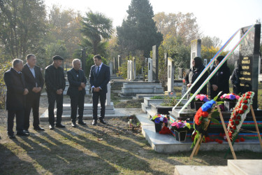 İcra başçısı Orxan Mürsəlov şəhidlərin məzarlarını ziyarət edib