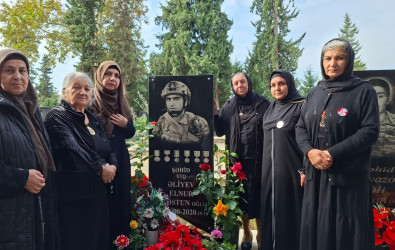 44 günlük Vətən müharibəsi şəhidlərinin beşinci ildönümü məzarları önündə qeyd olunub