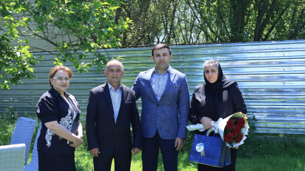 Göyçay Rayon İcra Hakimiyyətinin başçısı Orxan Mürsəlov şəhid anası Balaxanım Hüseynovanı 50 illik yubileyi münasibətilə təbrik edib