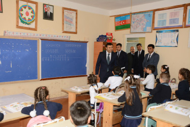 Göyçay Rayon İcra Hakimiyyətinin başçısı Orxan Mürsəlov Vətən müharibəsində şəhid olmuş Toğrul Hacıyevin övladları Ləman və Tunarla görüşüb