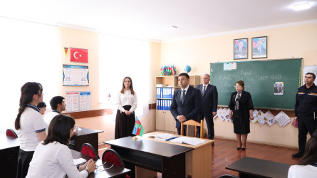 Rayon İcra Hakimiyyətinin başçısı Orxan Mürsəlov Qaraməryəm kənd məktəbində müəllim və şagirdlərlə görüşüb