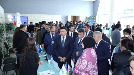 Göyçay Rayon İcra Hakimiyyətinin başçısı Orxan Mürsəlov işsiz və işaxtaran şəxslər üçün keçirilən əmək yarmarkasında iştirak edib