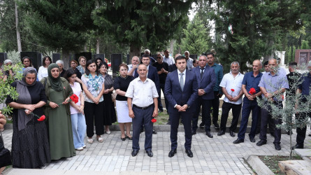 Göyçay Rayon İcra Hakimiyyətinin başçısı Orxan Mürsəlov Vətən müharibəsi şəhidi polkovnik-leytenant Vidadi Xəlilovun ad günündə onun ailəsi, şəhid ailələrinin üzvləri və ictimaiyyət nümayəndələri ilə birlikdə məzarını ziyarət edib
