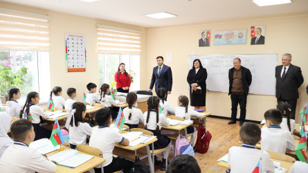Rayon İcra Hakimiyyətinin başçısı Orxan Mürsəlov Ləkçılpaq kənd məktəbində müəllim və şagirdlərlə görüşüb
