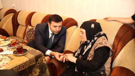 Göyçay Rayon İcra Hakimiyyətinin başçısı Orxan Mürsəlov şəhid anası Güldənə Ağamaliyevanı 90 illik yubileyi münasibətilə təbrik edib