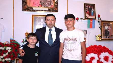 Göyçay Rayon İcra Hakimiyyətinin başçısı Orxan Mürsəlov şəhid Zamiq Əhmədovun övladları Turqut və Sərkanı doğum günü münasibətilə təbrik edib