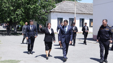 Rayon İcra Hakimiyyətinin başçısı Orxan Mürsəlov Şəkər kənd məktəbində müəllim və şagirdlərlə görüşüb
