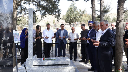 Rayon İcra Hakimiyyətinin başçısı Orxan Mürsəlov əsaslı təmirdən sonra şəhid məzarlarına baxış keçirib