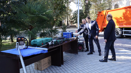 Rayon İcra Hakimiyyətinin başçısı Orxan Mürsəlov və Milli Məclisin deputatı Sabir Hacıyev Göyçay Rayon Kommunal Təsərrüfat Müəssisəsi üçün alınmış xüsusi maşın və avadanlıqlara baxış keçirib