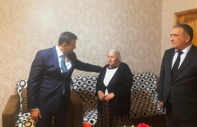 Göyçay Rayon İcra Hakimiyyətinin başçısı Orxan Mürsəlov Vətən müharibəsində şəhid olmuş Azər Əliyevin qardaşı Məhəmmədin toyu ilə əlaqədar ailəsini təbrik edib