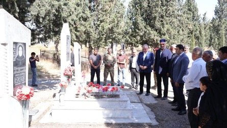 Göyçay Rayon İcra Hakimiyyətinin başçısı şəhid məzarlarını ziyarət edib