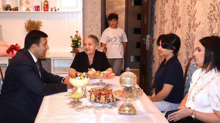 Rayon İcra Hakimiyyətinin başçısı Orxan Mürsəlov şəhid polkovnik-leytenant Vidadi Xəlilovun qızı Zəhra Xəlilovanı ali məktəblərə qəbul imtahanında yüksək nəticə göstərərək Bakı Dövlət Universitetinin Beynəlxalq münasibətlər ixtisasına  qəbul olması münasibətilə təbrik edib