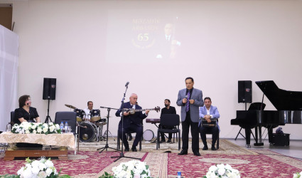 Rayon İcra Hakimiyyətinin başçısı Orxan Mürsəlov Göyçay Musiqi Məktəbinin müəllimi, ustad tarzən Məzahir Abbasovun "Ömür payım və sənət dünyam” adlı yubiley gecəsi tədbirində iştirak edib