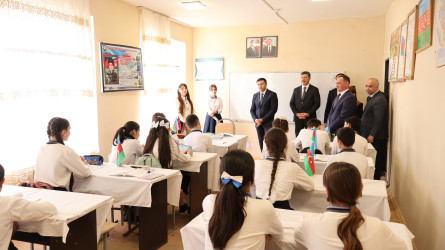 Rayon İcra Hakimiyyətinin başçısı Orxan Mürsəlov Alxasava kənd məktəbində müəllim və şagirdlərlə görüşüb