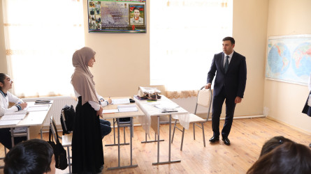 Rayon İcra Hakimiyyətinin başçısı Orxan Mürsəlov Alxasava kənd məktəbində müəllim və şagirdlərlə görüşüb