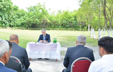 Rayonun Üngütlü kəndində vətəndaşlarla növbəti səyyar qəbul keçirilib