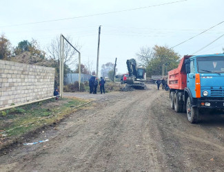 Göyçay rayonunda Çayarxı kəndinin mərkəzi yolunun əsaslı təmiri işlərinə başlanılıb