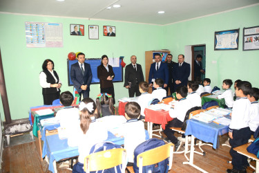 Rayon İcra Hakimiyyətinin başçısı Orxan Mürsəlov Qaraman kənd məktəbində müəllim və şagirdlərlə görüşüb, tədrisin təşkili ilə maraqlanıb.