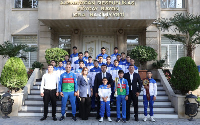 Göyçay Rayon İcra Hakimiyyətinin başçısı Orxan Mürsəlov Türkiyə və İtaliyada keçirilən beynəlxalq yarışlarda yüksək nəticələr əldə edən rayon idmançıları ilə görüşüb