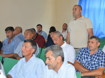 İcra başçısı Alpout kəndində vətəndaşlarla növbəti səyyar qəbul keçirib