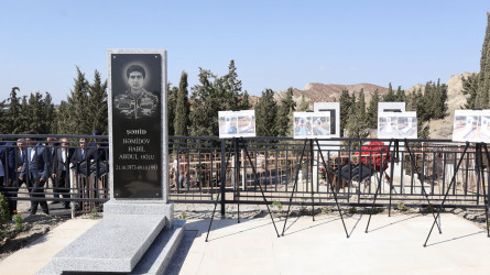 Rayon İcra Hakimiyyətinin başçısı Orxan Mürsəlov əsaslı təmirdən sonra şəhid məzarlarına baxış keçirib