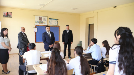 Rayon İcra Hakimiyyətinin başçısı Orxan Mürsəlov Qarayazı kənd məktəbində müəllim və şagirdlərlə görüşüb