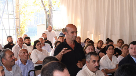 Göyçay Rayon İcra Hakimiyyətinin başçısı Orxan Mürsəlov Şıxlar kəndində səyyar qəbul keçirib