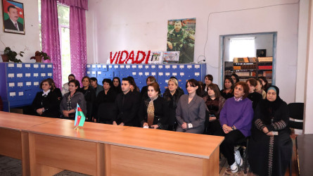 Rayon İcra Hakimiyyətinin başçısı Orxan Mürsəlov Kitabxananın direktoru Nazlı Əhmədovanı çalışmanın yaş həddinə çatması ilə əlaqədar təbrik edib