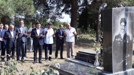 Rayon İcra Hakimiyyətinin başçısı Orxan Mürsəlov şəhid ailələrinin üzvləri ilə birlikdə torpaqlarımızın azadlığı uğrunda canından keçən qəhrəman vətən övladları şəhid Ömərli Kənan Elxan oğlunun, Mayılov Rüfət Bəhram oğlunun, Əliyev Azər Elnur oğlunun, Kərimli Azad Elşad oğlunun, Məmmədov Sənan Tehran oğlunun, Hüseynov Xəyyam Hüseyn oğlunun, Qasımov Qismət Yolçu oğlunun, Qafarov Kənan Siyaqif oğlunun və Qasımov Teymur Mikayıl oğlunun məzarlarını ziyarət edib
