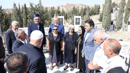 Rayon İcra Hakimiyyətinin başçısı Orxan Mürsəlov əsaslı təmirdən sonra şəhid məzarlarına baxış keçirib