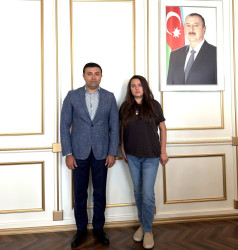 Göyçay Rayon İcra Hakimiyyətinin başçısı Orxan Mürsəlov Azərbaycanın Milli Qəhrəmanı şəhid Yuri Kovalyovun qızı Regina Kovalyova və onun həyat yoldaşı Vətən müharibəsi iştirakçısı Denis Quzlayev ilə görüşüb