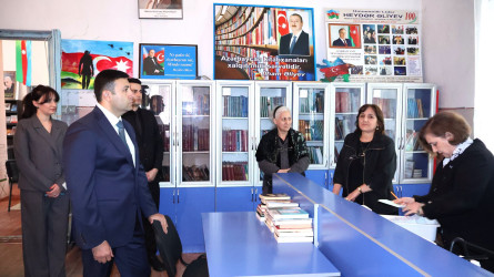 Rayon İcra Hakimiyyətinin başçısı Orxan Mürsəlov Kitabxananın direktoru Nazlı Əhmədovanı çalışmanın yaş həddinə çatması ilə əlaqədar təbrik edib