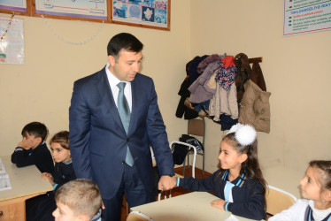 Göyçay Rayon İcra Hakimiyyətinin başçısı Orxan Mürsəlov Vətən müharibəsində şəhid olmuş Toğrul Hacıyevin övladları Ləman və Tunarla görüşüb