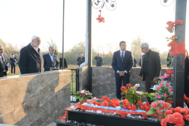 İcra başçısı Orxan Mürsəlov şəhidlərin məzarlarını ziyarət edib