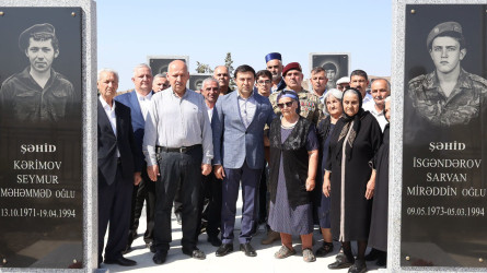 Rayon İcra Hakimiyyətinin başçısı Orxan Mürsəlov əsaslı təmirdən sonra şəhid məzarlarına baxış keçirib