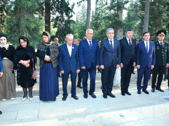 Rayon İcra Hakimiyyətinin başçısı Vətən müharibəsində şəhid olanların üçüncü ildönümü mərasimlərində iştirak edib