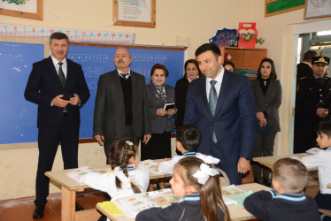 Göyçay Rayon İcra Hakimiyyətinin başçısı Orxan Mürsəlov Vətən müharibəsində şəhid olmuş Toğrul Hacıyevin övladları Ləman və Tunarla görüşüb