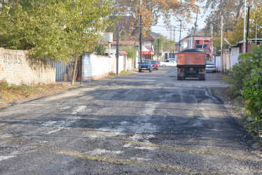 Göyçay şəhərində yolların və səkilərin əsaslı təmiri işləri davam etdirilir