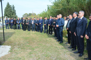 Rayon İcra Hakimiyyətinin başçısı Vətən müharibəsində şəhid olanların üçüncü ildönümü mərasimlərində iştirak edib