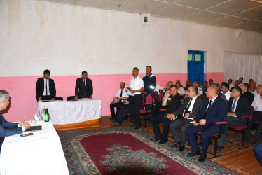 İcra başçısı Şəkər kəndində vətəndaşlarla növbəti səyyar qəbul keçirib