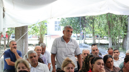 Göyçay Rayon İcra Hakimiyyətinin başçısı Orxan Mürsəlov Yeniarx kəndində səyyar qəbul keçirib