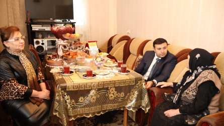Göyçay Rayon İcra Hakimiyyətinin başçısı Orxan Mürsəlov şəhid anası Güldənə Ağamaliyevanı 90 illik yubileyi münasibətilə təbrik edib
