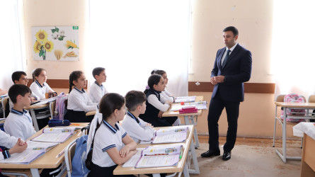 Rayon İcra Hakimiyyətinin başçısı Orxan Mürsəlov Qaraməryəm kənd məktəbində müəllim və şagirdlərlə görüşüb