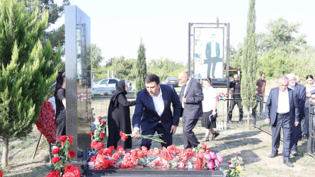 Rayon İcra Hakimiyyətinin başçısı Orxan Mürsəlov şəhid ailələrinin üzvləri ilə birlikdə torpaqlarımızın azadlığı uğrunda canından keçən qəhrəman vətən övladları şəhid Ömərli Kənan Elxan oğlunun, Mayılov Rüfət Bəhram oğlunun, Əliyev Azər Elnur oğlunun, Kərimli Azad Elşad oğlunun, Məmmədov Sənan Tehran oğlunun, Hüseynov Xəyyam Hüseyn oğlunun, Qasımov Qismət Yolçu oğlunun, Qafarov Kənan Siyaqif oğlunun və Qasımov Teymur Mikayıl oğlunun məzarlarını ziyarət edib