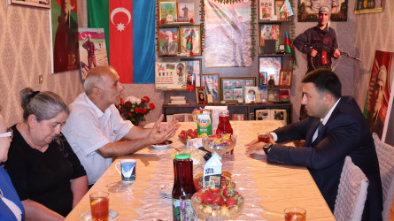 Göyçay Rayon İcra Hakimiyyətinin başçısı Orxan Mürsəlov Vətən müharibəsi şəhidi, 3-cü dərəcəli “Vətənə xidmətə görə” ordenli Fərid Nadirovun ailəsini ziyarət edib